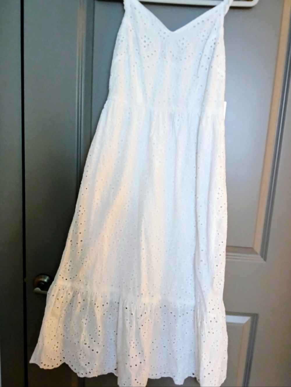 White Eyelet V-Neck Dress Size M New With Tag